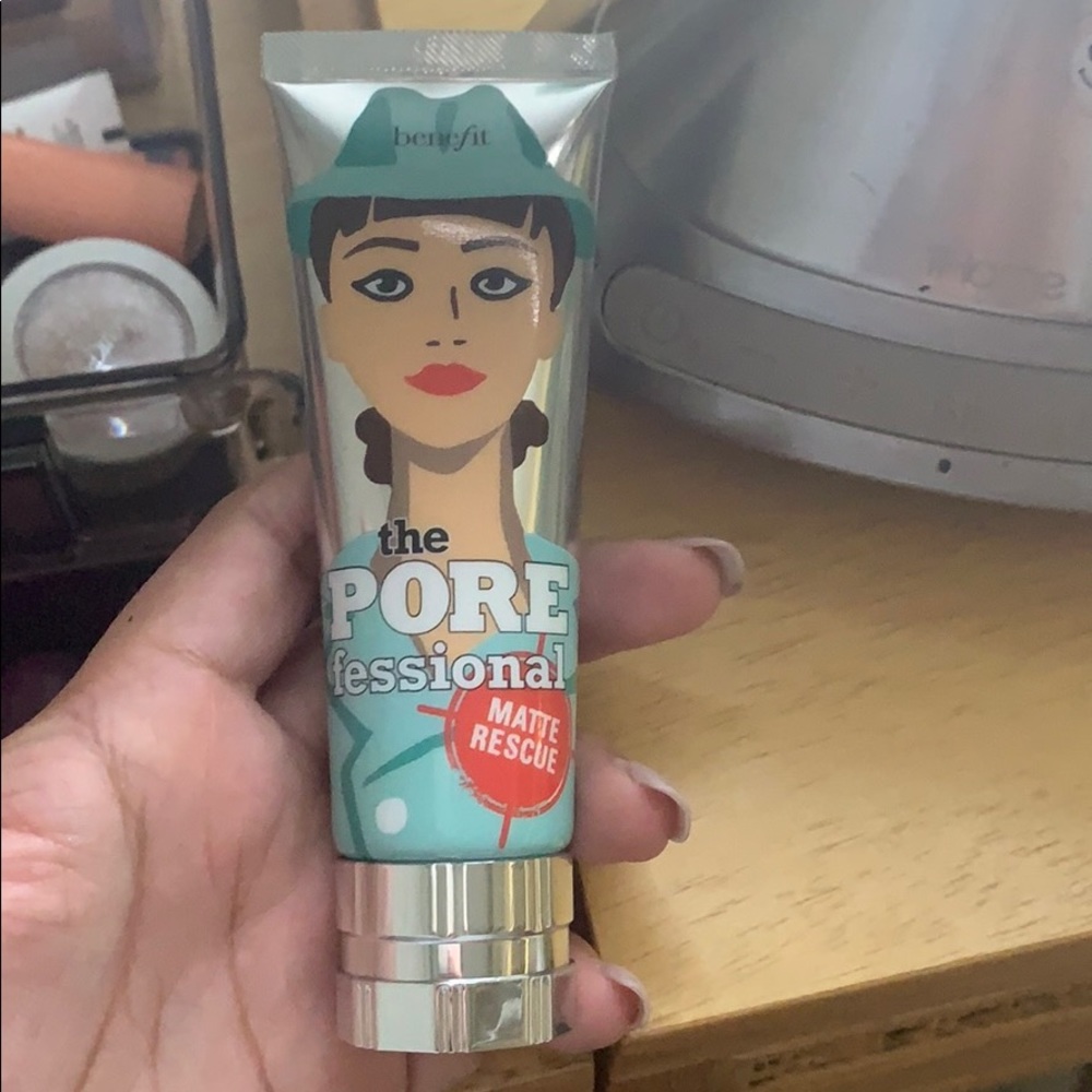 The porefessional matte rescue makeup primer
